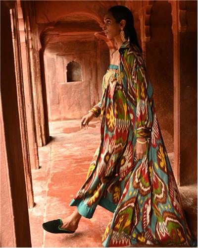 Amorphous - Christine Bekaert 'SILKROADS'